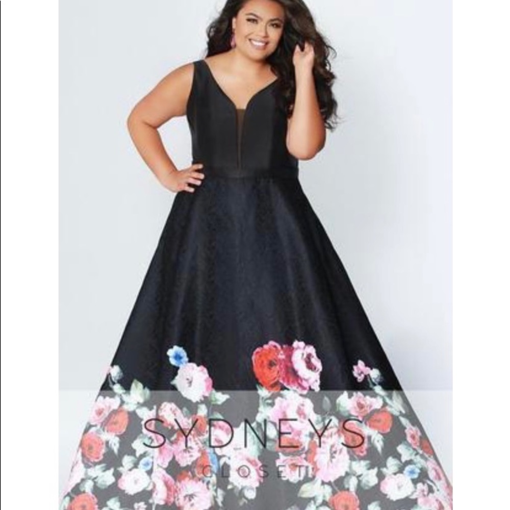 COPY - Tease Prom by Sydney’s Closet. Dress is size 24.